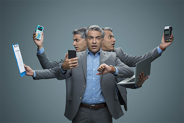 The Cashless Effect: How to Combat Overspending in the Digital Era?